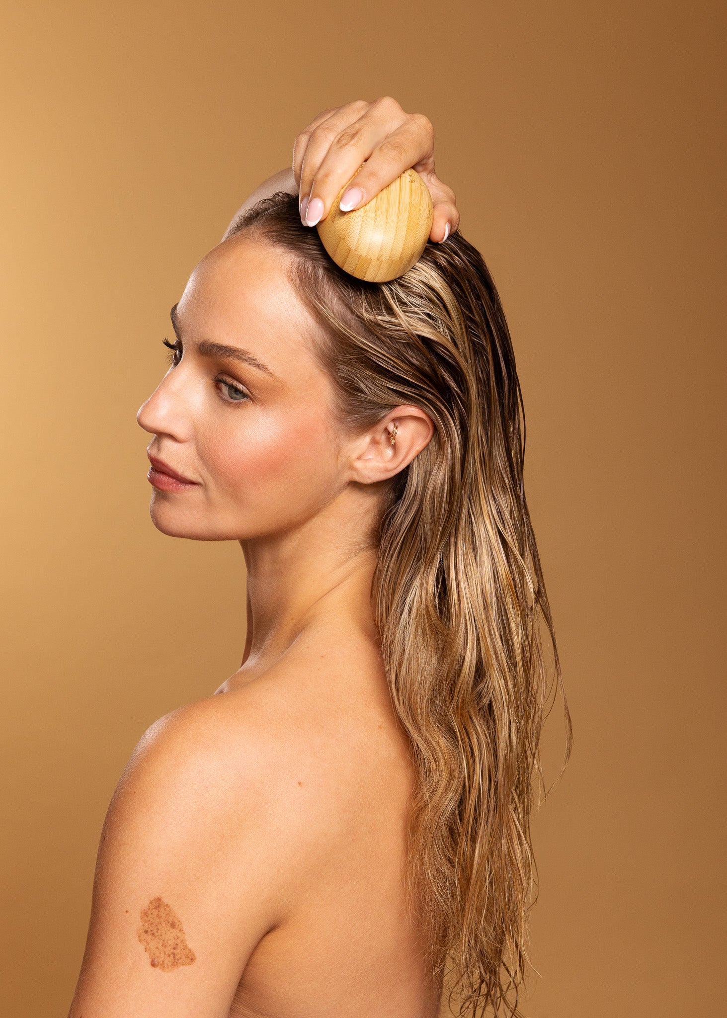 Egg-Folient Scalp Brush